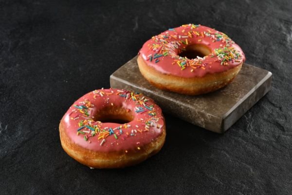 ÇİLEKLİ DONUT